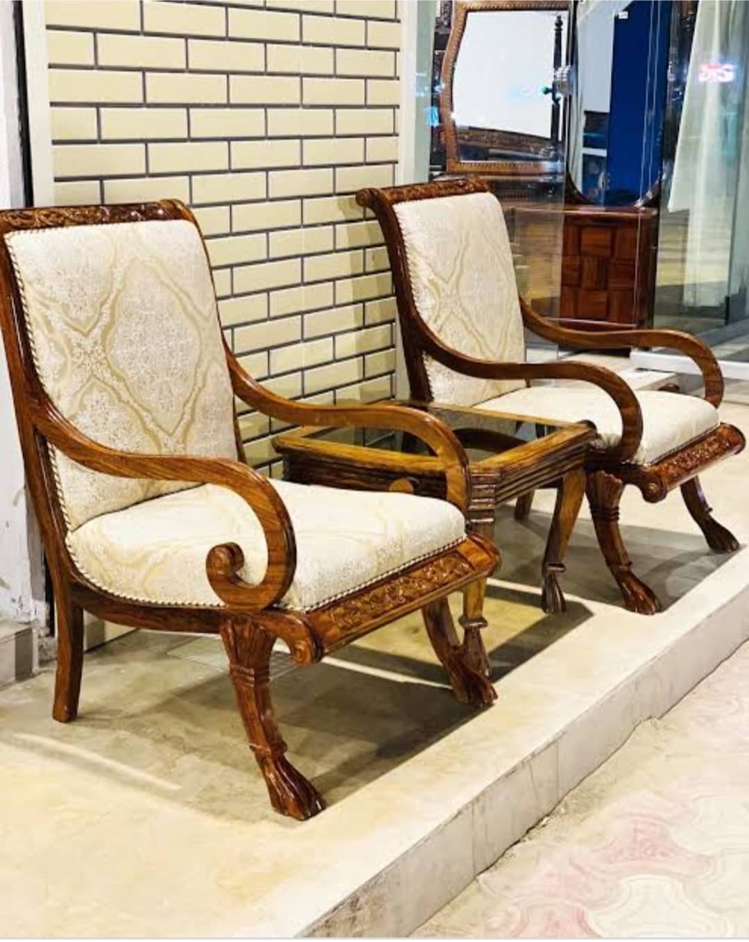 Round R.M bedroom chairs set